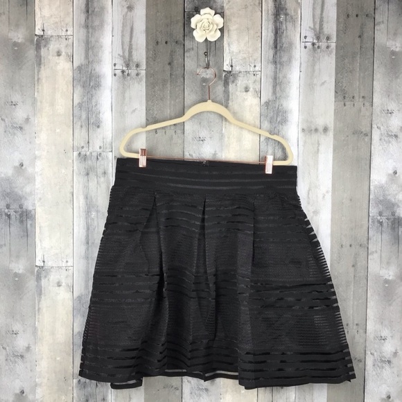 Torrid Black Ribbon Striped Tulle Skirt Size 2 NEW - Picture 2 of 8